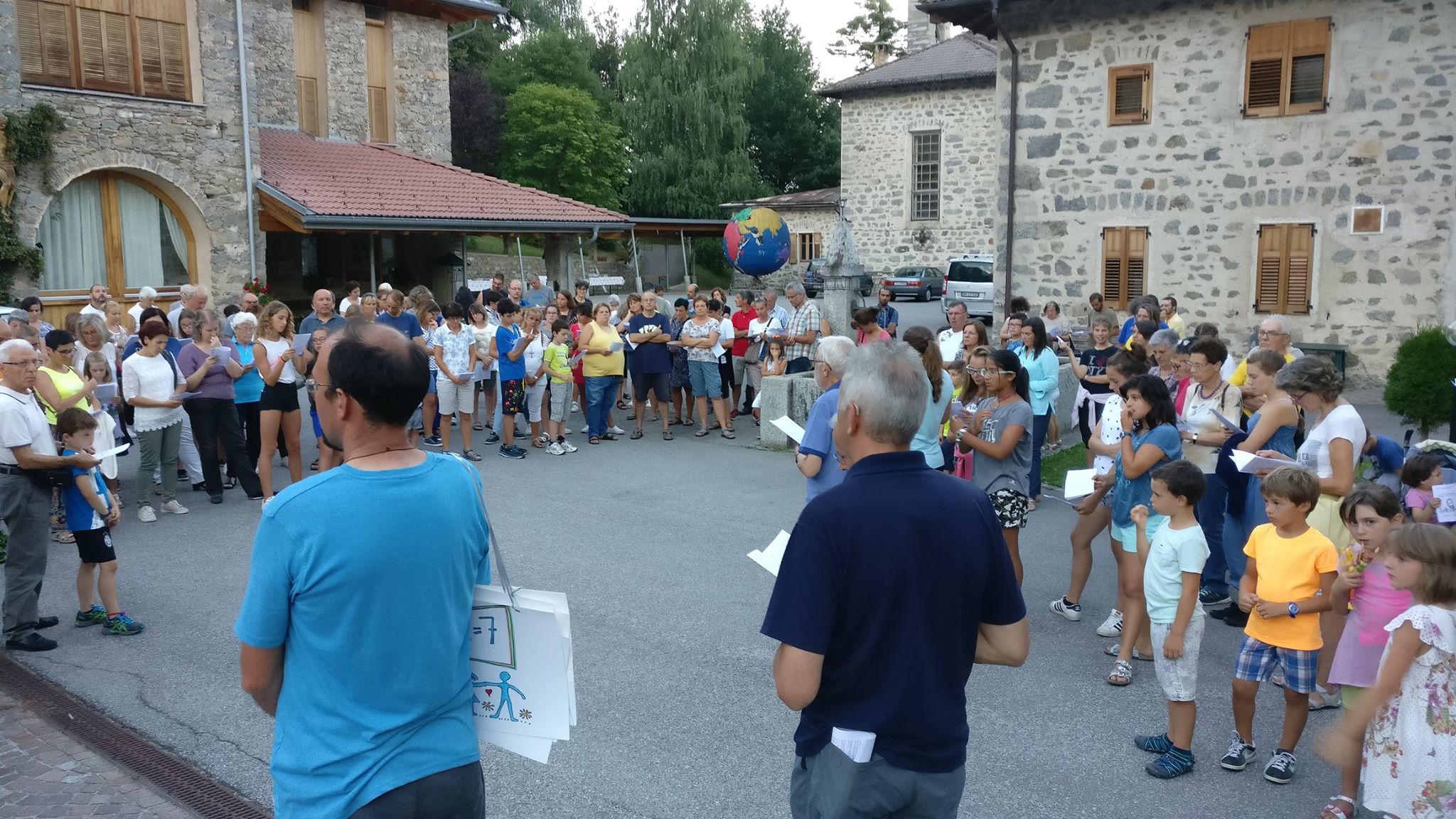 Il convento affollato prima del Covid per un evento promosso dai frati